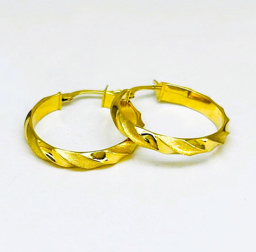Orecchini Donna Oro Giallo Cerchi Intrecciati Lavorazione Lucido e Satinato Chiusura Baionetta _CR019