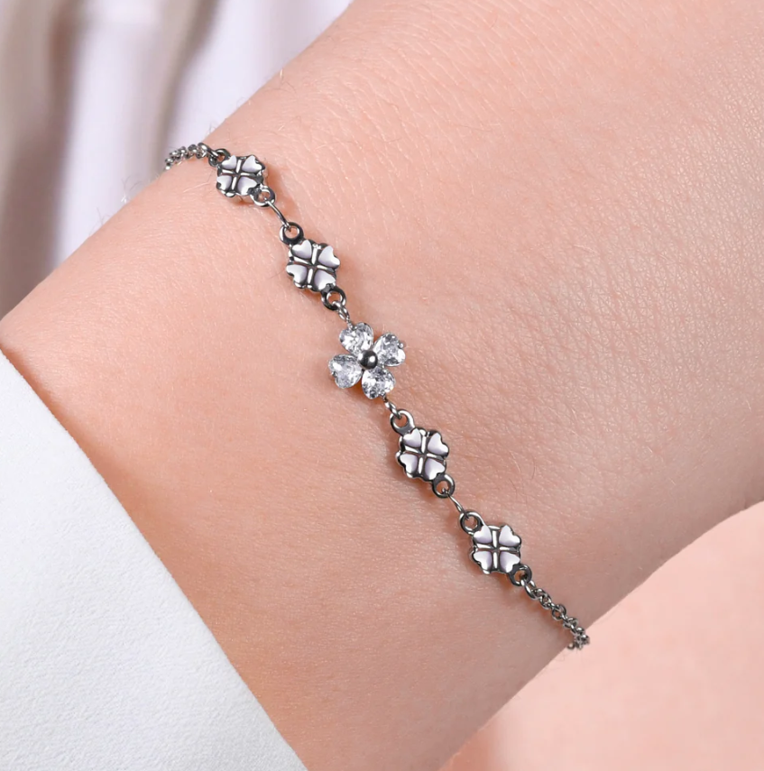 Luca Barra Damen-Armband aus Stahl mit abwechselnd vierblättrigen Kleeblättern und weißem Zirkon _BK2748 