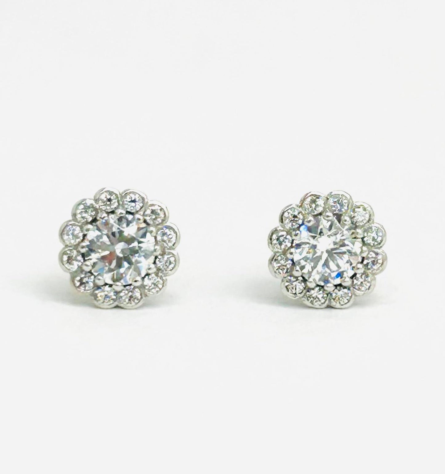 Orecchini Donna Oro Bianco 18 kt Punto Luce Zirconi _OR008